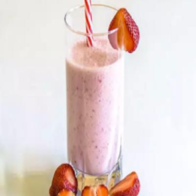 ÇİLEKLİ MILKSHAKE